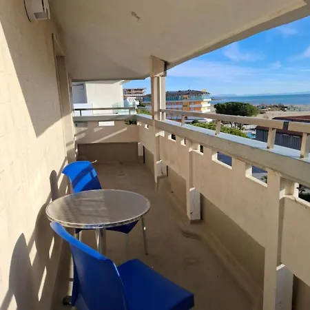 Seaview Flat In A Pet Friendly In *